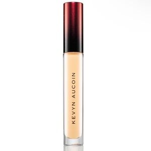 Kevyn aucoin the etherealist super natural concealer in Light EC 01